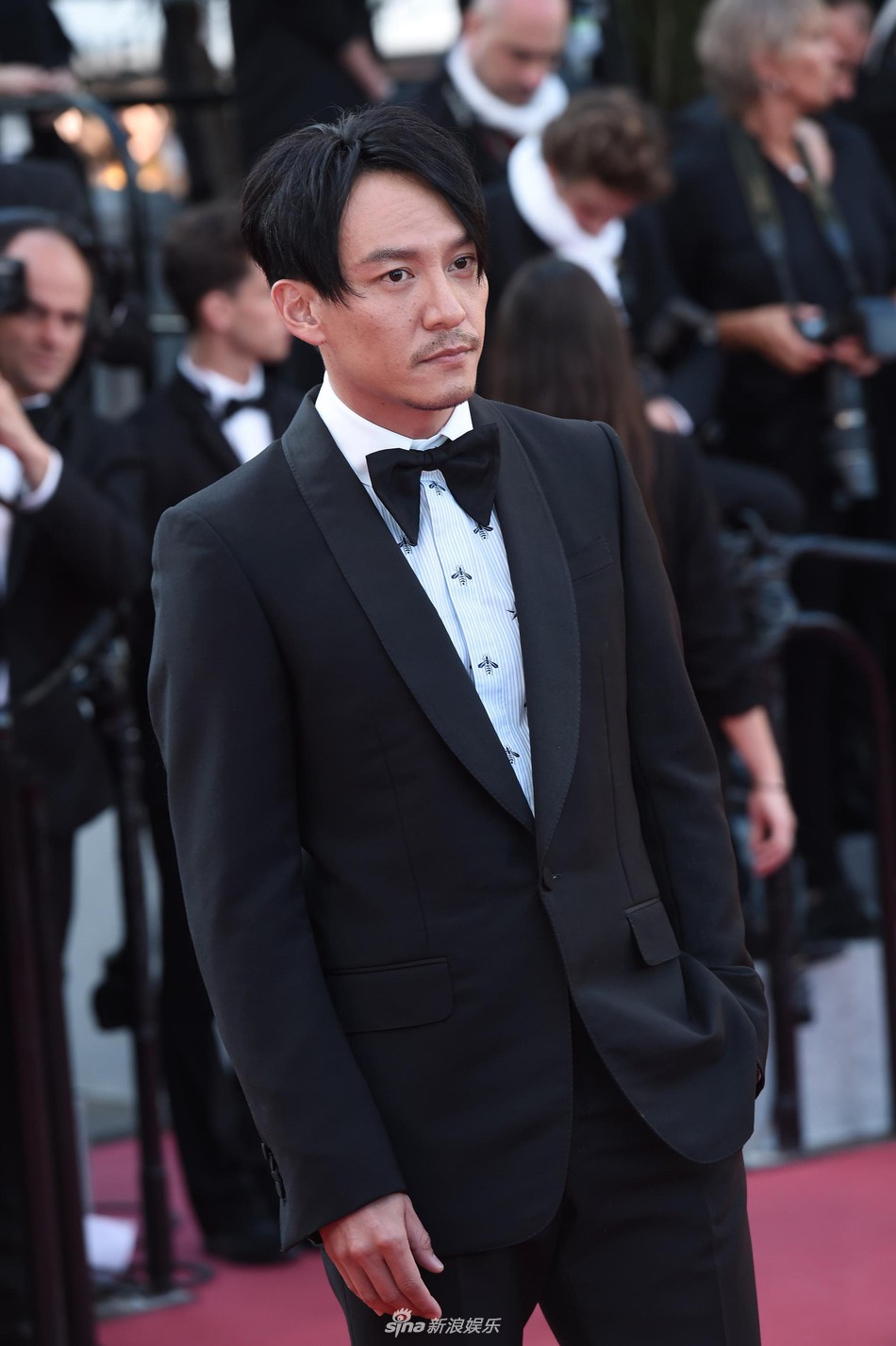 Thảm đỏ Cannes 2018: Phạm Băng Băng hóa nữ thần, Bella Hadid mờ nhạt